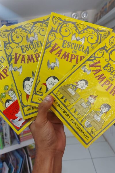 COLECCIÓN ESCUELA DE VAMPIROS